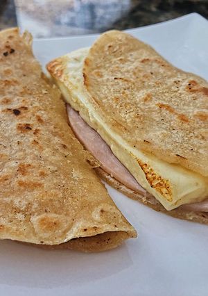 Una foto de Cheese & Ham Tortillas