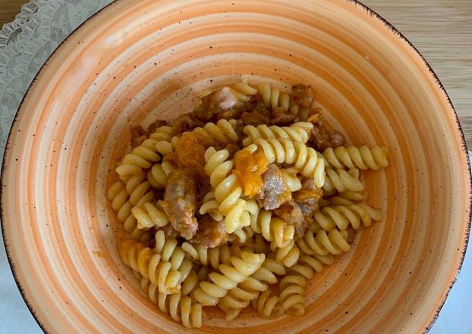 Il modo più semplice a Fai Veloce Pasta zucca e salsiccia