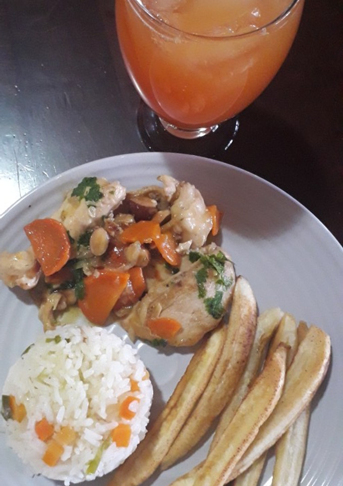 Una foto de Pollo con almendras