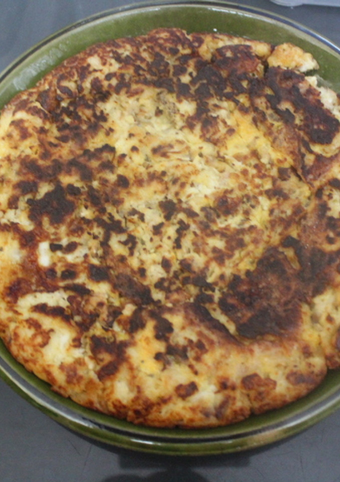 Una foto de Tortilla de pan duro y atún