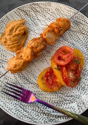 Une photo de Brochettes de poulet - marinade curry