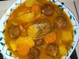 Mi guiso de patatas y albóndigas