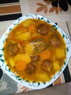 Una foto de Mi guiso de patatas y albóndigas