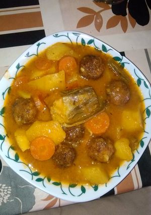 Una foto de Mi guiso de patatas y albóndigas