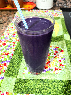 Una foto de Batido de moras y plátano