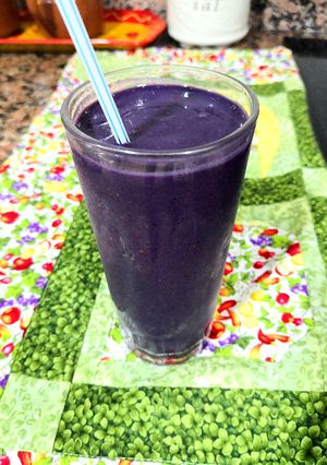 Una foto de Batido de moras y plátano