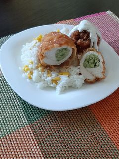 Sajttal Brokkolival töltött rántott csirkemellfilé recept fotója