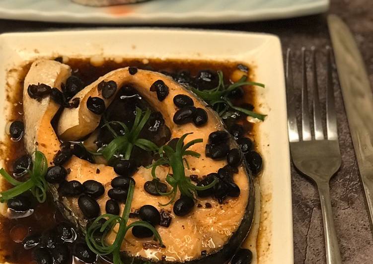 Steamed salmon with black beans