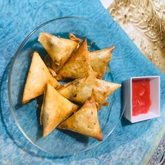 A picture of Tawa Samosas.