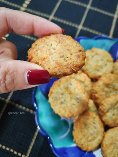 Una foto de Galletas saladas de queso y romero