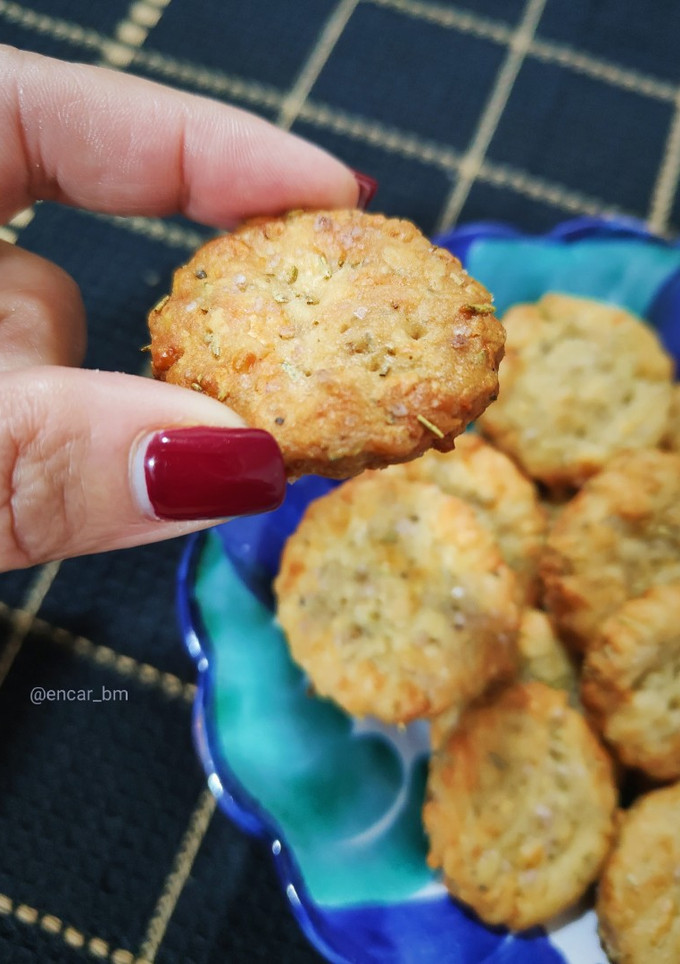 Una foto de Galletas saladas de queso y romero