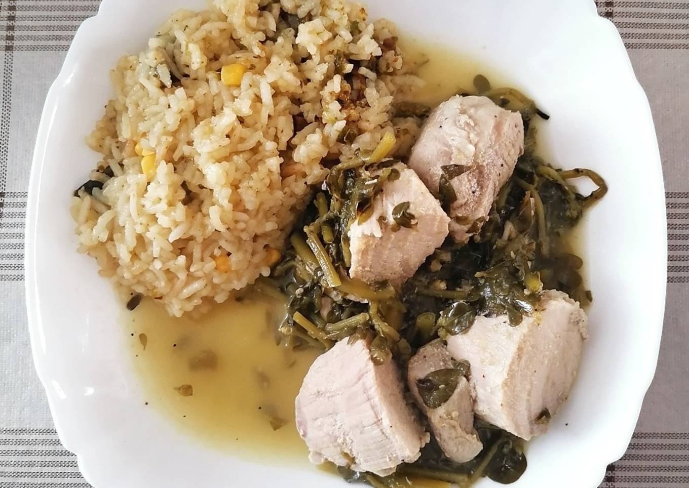 Carne de puerco en salsa verde con verdolagas