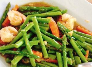 รูปของ หน่อไม้ฝรั่งผัดกุ้ง