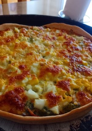 Una foto de Tarta de brócoli 🥦 y pollo 🐔