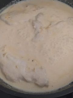 Una foto de Pechuga de pollo en salsa