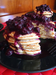 Una foto de Tortitas de requesón con arándanos