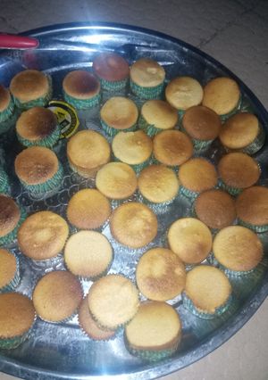 A picture of Simple vanilla plain cupcakes.