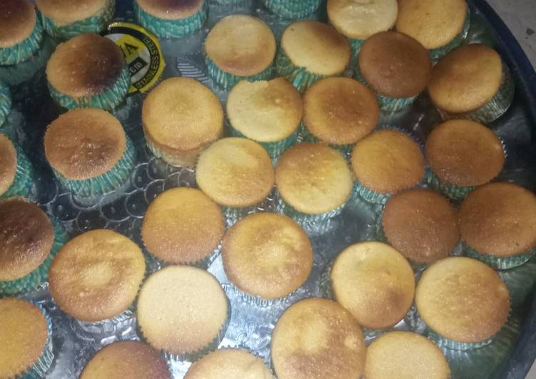 Recipe of Any-night-of-the-week Simple vanilla plain cupcakes