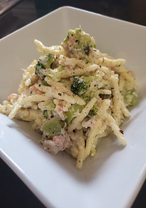 Foto principal de Pasta trofie con salmón, brócoli y alcaparras