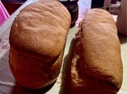 Una foto de pan con semillas y levadura seca