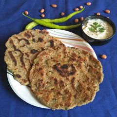 A picture of Thaalipeeth.