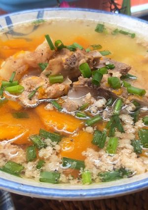 Hình của món Canh bí đỏ nấu xương heo và thịt xay.