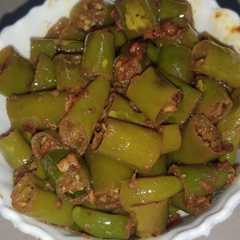 छुकी हुई राजस्थानी मिर्च (Chuki hue rajasthani mirch recipe in Hindi) রেসিপির প্রধান ছবি
