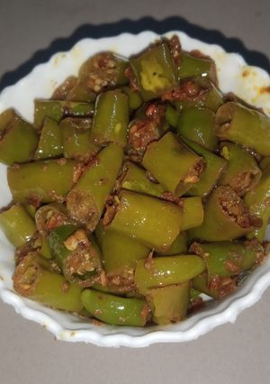 छुकी हुई राजस्थानी मिर्च (Chuki hue rajasthani mirch recipe in Hindi) रेसिपी मुख्य फोटो