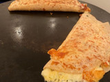 Crepes salgados recheados com queijo e fiambre