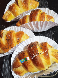 صورة لوصفة ميني كرواسون 🥐 مالح محشي بجبنة موتزاريلا