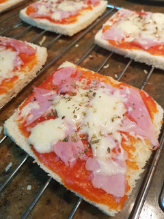 Una foto de Pizza de pan de molde