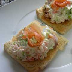Una foto de Tosta de salmón ahumado