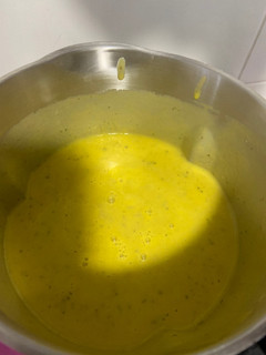 Una foto de Crema calabacín y zanahorias en Mambo