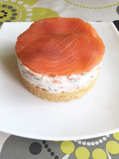 Una foto de Cheesecake salado de salmón