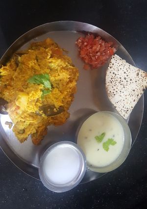 A picture of Ringna vatana bateta ni khichdi and kadhi.
