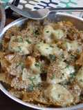 Lazos (moños) de pasta integral con queso de cabra y gomasio