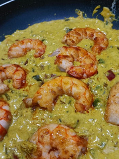 Una foto de Gambones al curry