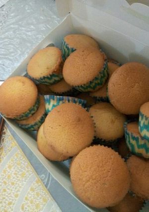 A picture of Vanilla cupcakes 2.