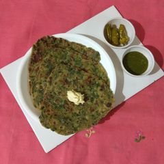 A picture of Spinach paratha.