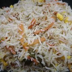 A picture of Chicken fried rice🍽🍴.