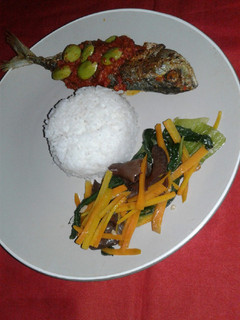 Foto resep Kembung banjar balado pete +tumis kailan wortel jamur