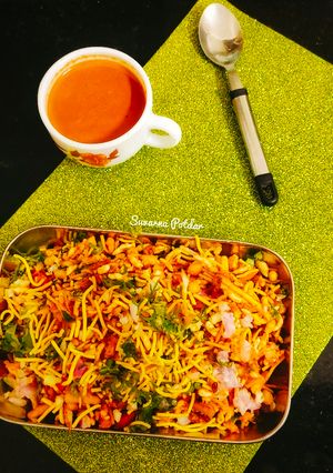 मटकी भेळ (Mataki bhel recipe in marathi) रेसिपी चे मुख्य फोटो 