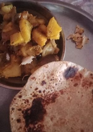 सुखे आलू (sukhe aloo recipe in Hindi) रेसिपी मुख्य फोटो