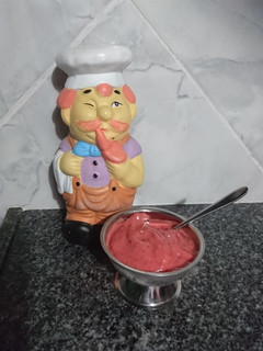 Una foto de Helado cremoso de frutillas sin lácteos 🍓🍌