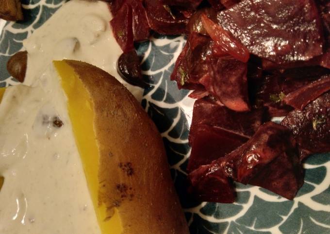 Ofenkartoffel mit Maronen-Creme und rote Bete-Gemüse