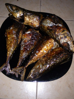A picture of Deep fried fish soaked in red wine....