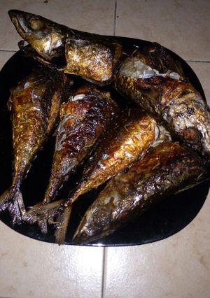 A picture of Deep fried fish soaked in red wine....
