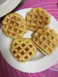 Bánh waffle (phiên bản bánh mì trứng muối nhân ruốc)