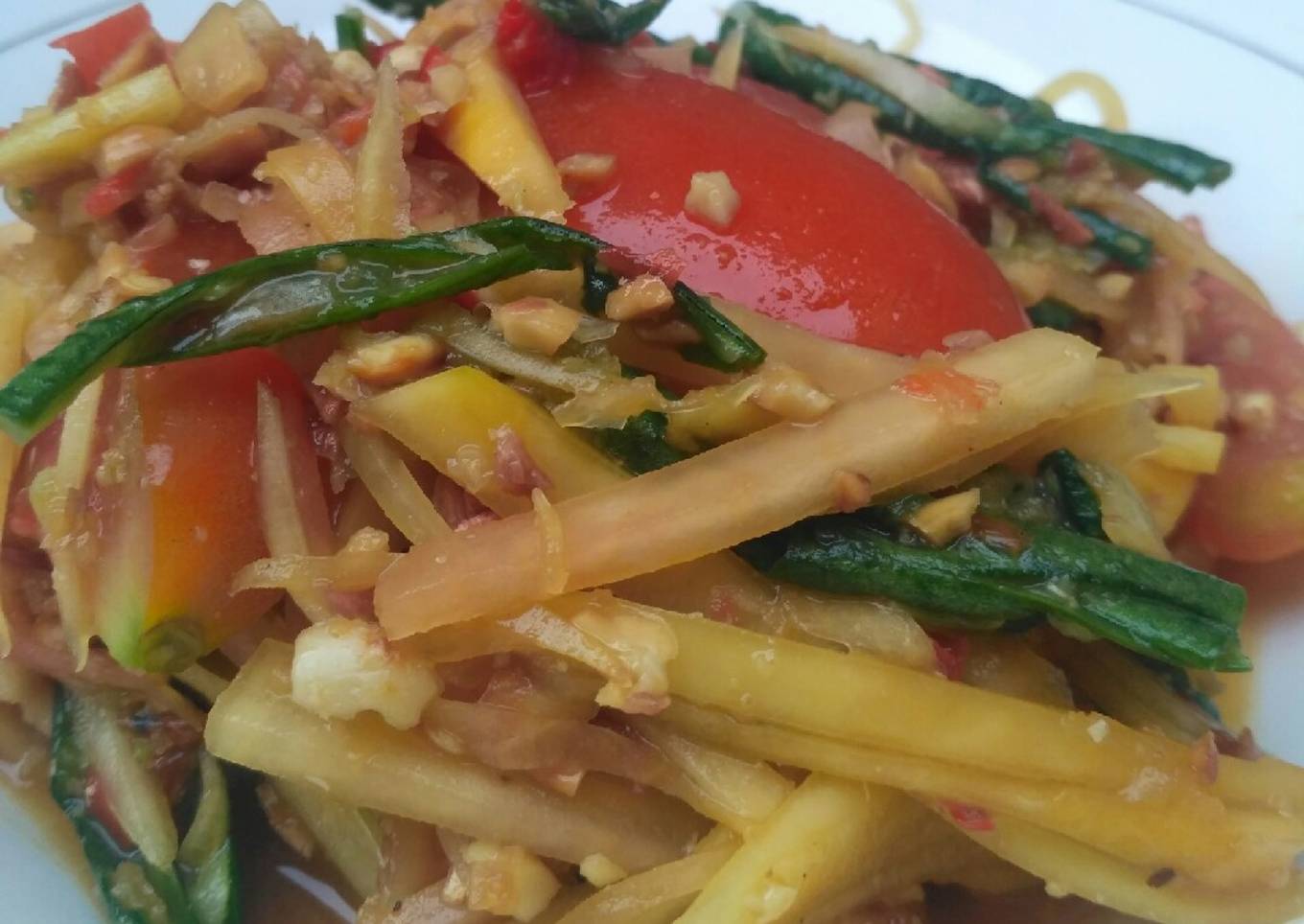 Som tum (Thai Green Papaya Salad)
