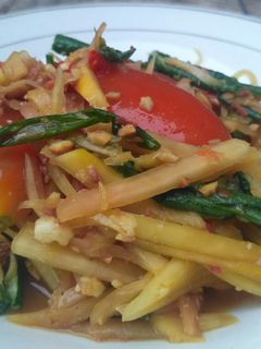 Foto resep Som tum (Thai Green Papaya Salad)